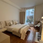 Comme Une Maison A Deux Pas De L\'Arc De Triomphe