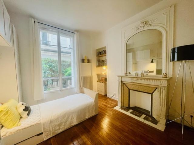 Comme Maison A Deux Pas De L'arc De Triomphe Apartment